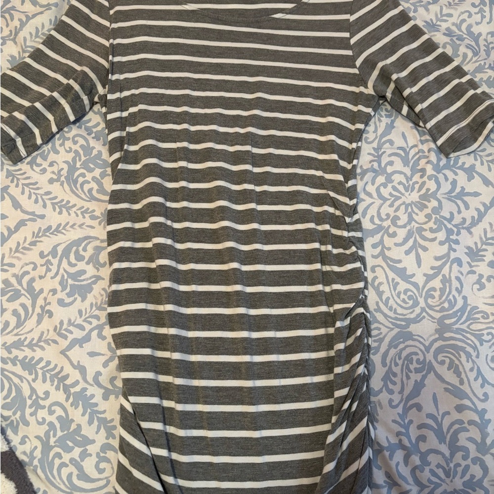 A Pea in the Pod grey and white striped top preowned
